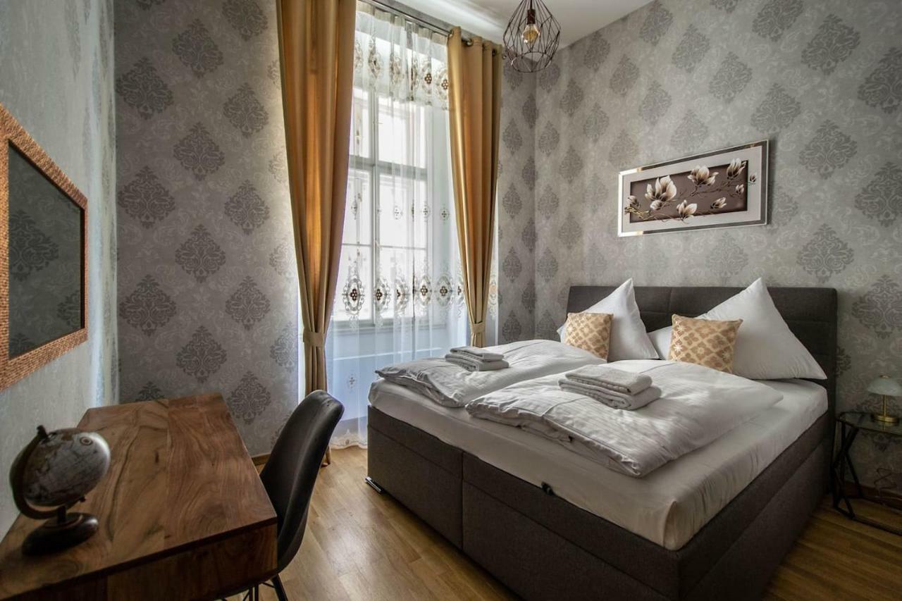 Design 3Bdr Apartment In Residence, Free Parking Praga Exterior foto