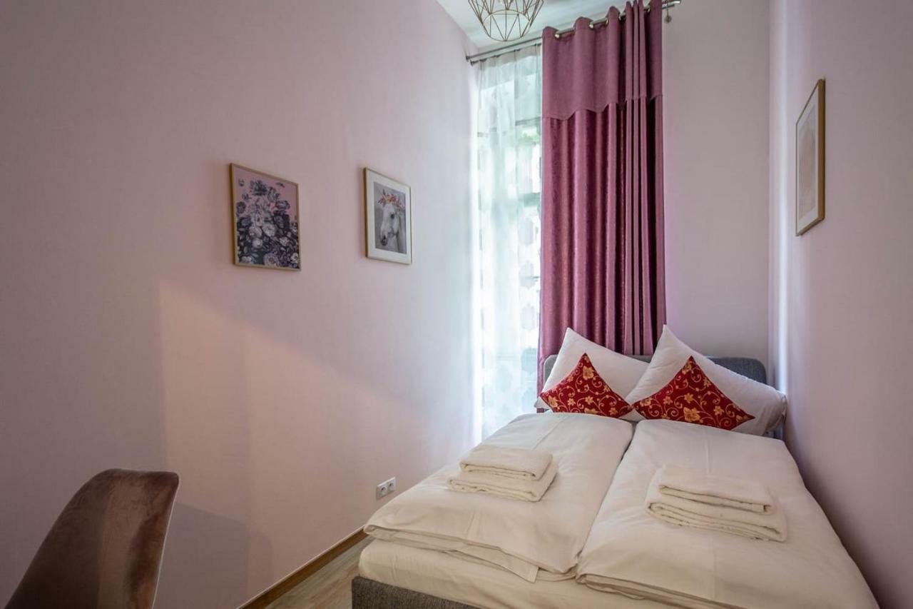 Design 3Bdr Apartment In Residence, Free Parking Praga Exterior foto