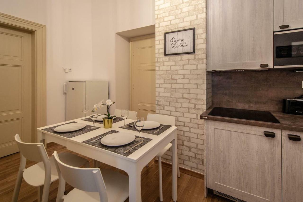 Design 3Bdr Apartment In Residence, Free Parking Praga Exterior foto