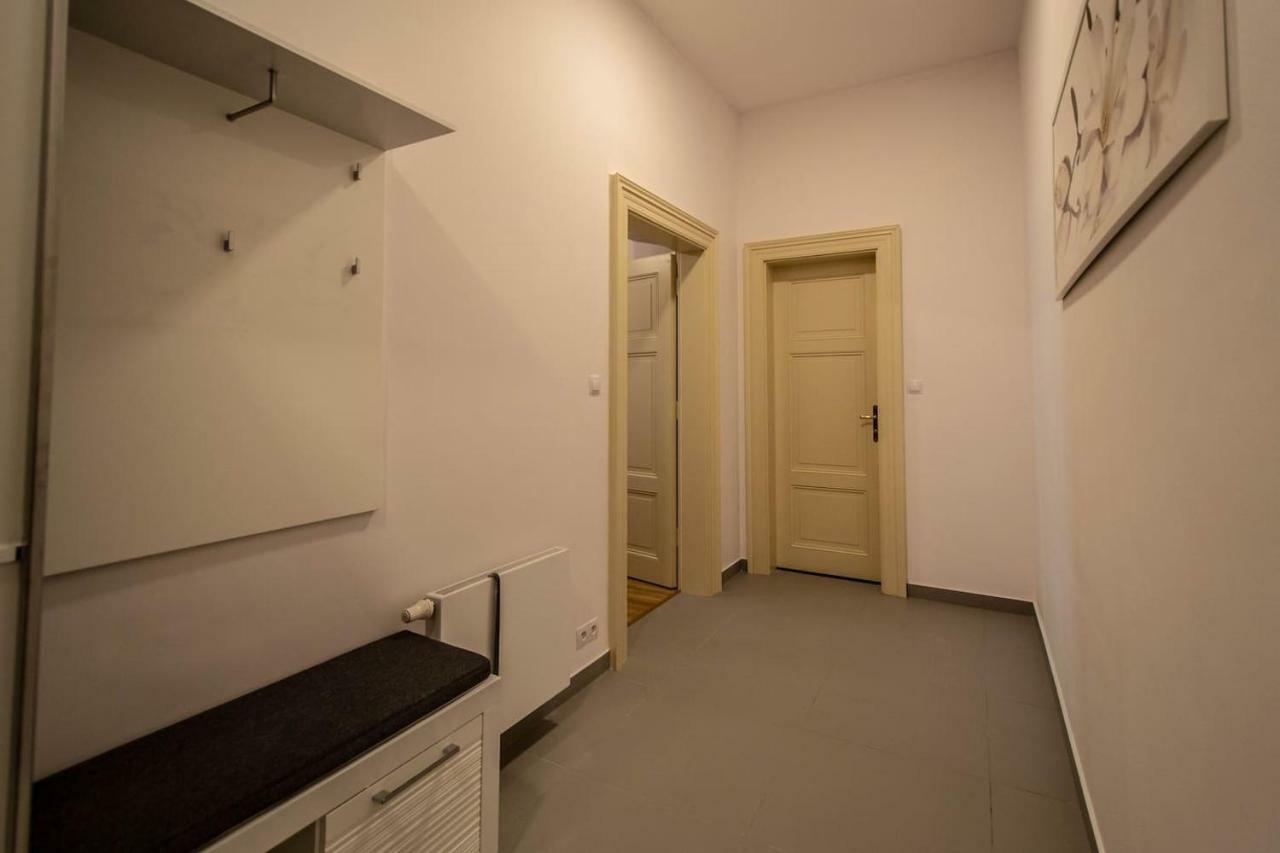 Design 3Bdr Apartment In Residence, Free Parking Praga Exterior foto