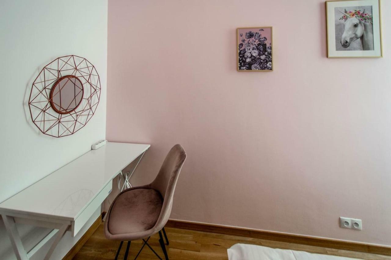 Design 3Bdr Apartment In Residence, Free Parking Praga Exterior foto
