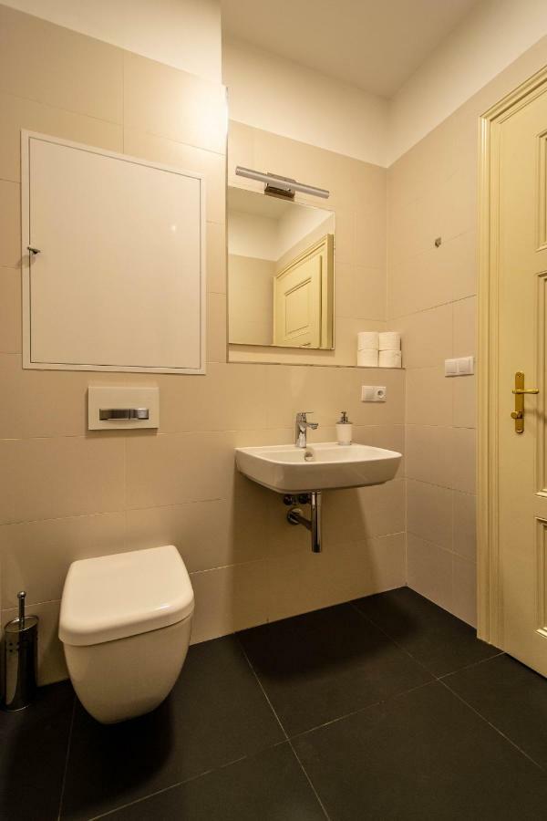Design 3Bdr Apartment In Residence, Free Parking Praga Exterior foto